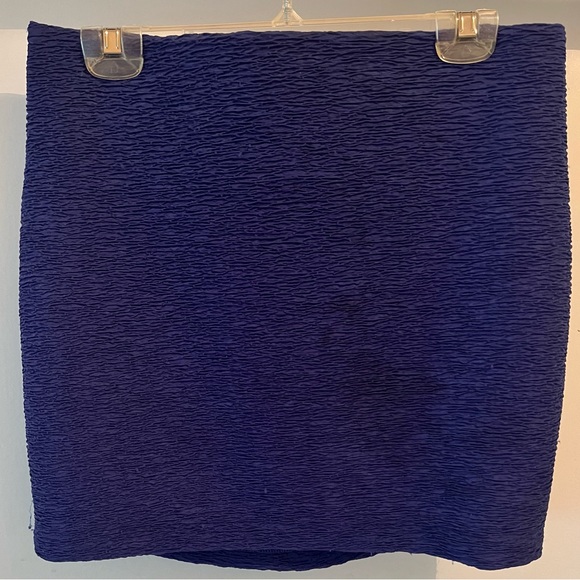 BCBGeneration textured blue Bodycon skirt | size medium - Picture 1 of 3